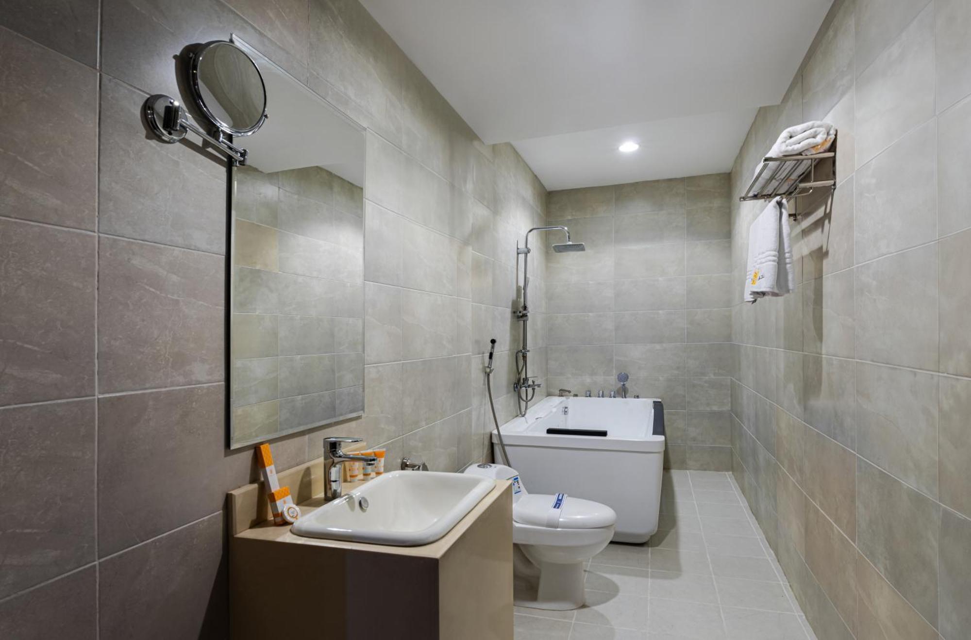 The Palace Hotel Suites Хамис-Мушайт Экстерьер фото