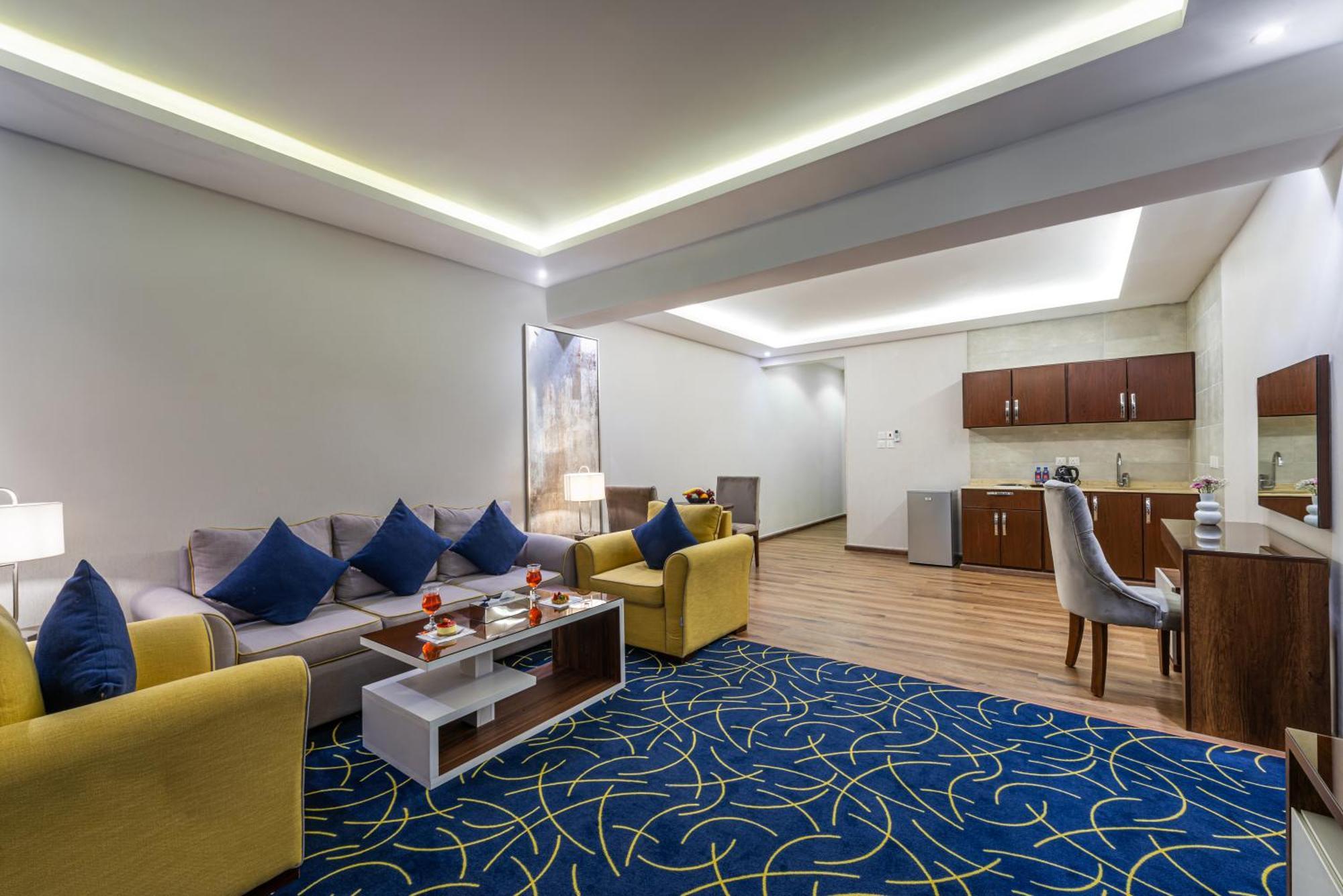 The Palace Hotel Suites Хамис-Мушайт Экстерьер фото